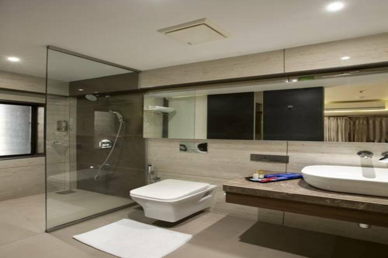 Hotel Planet Residency Мумбаи Экстерьер фото