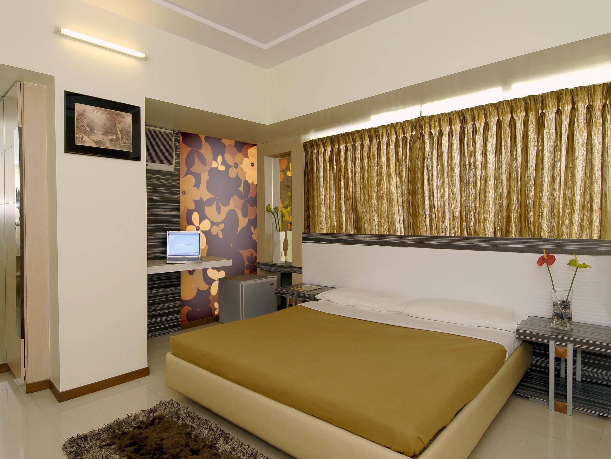 Hotel Planet Residency Мумбаи Экстерьер фото