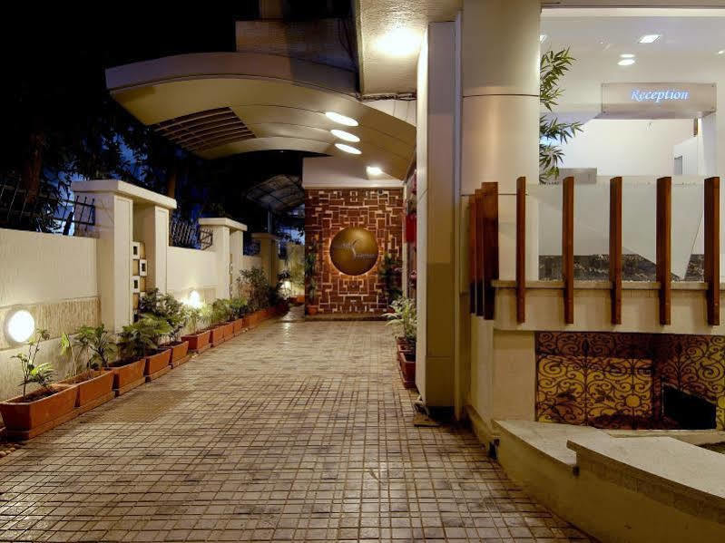 Hotel Planet Residency Мумбаи Экстерьер фото