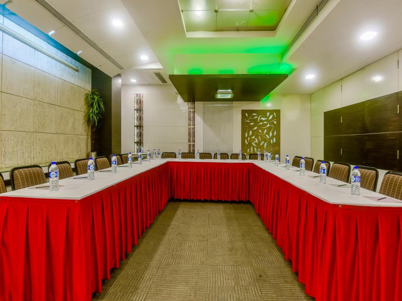 Hotel Planet Residency Мумбаи Экстерьер фото