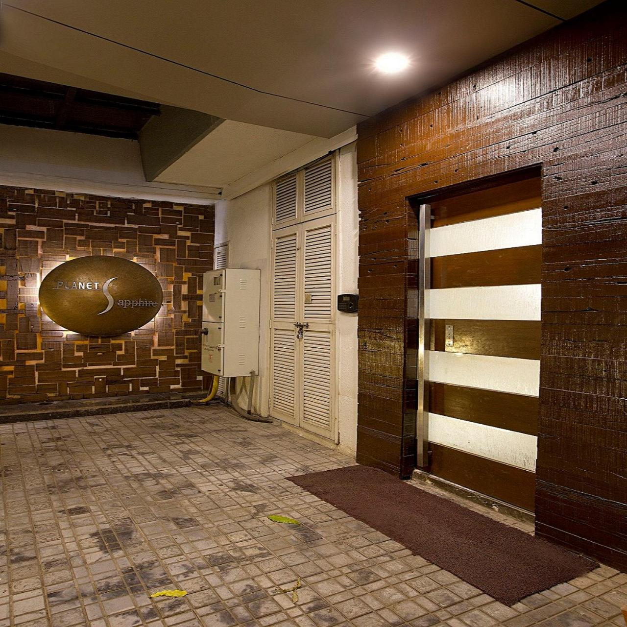 Hotel Planet Residency Мумбаи Экстерьер фото